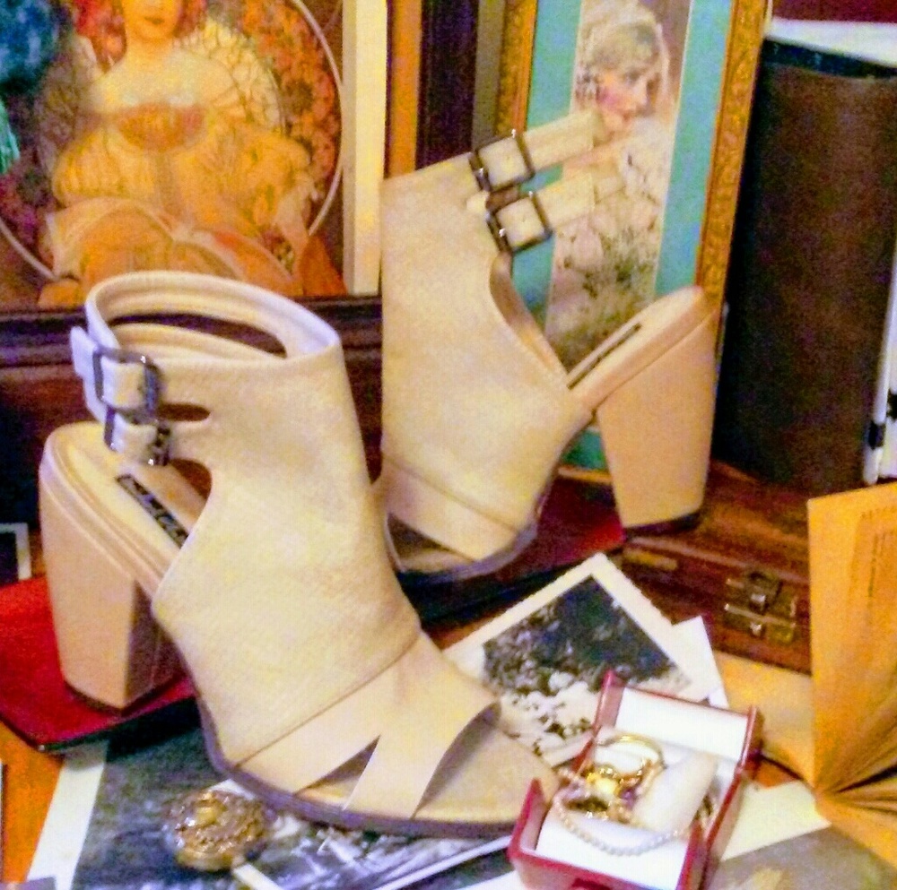 NW/box Michael Antonio strappy block sandals